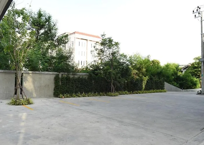 Home Inn Hotel 2*